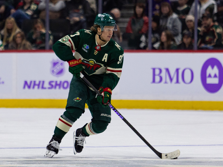 В минувший игровой день Национальной хоккейной лиги состоялось пять поединков, которые не обошлись без деятельного участия российских легионеров