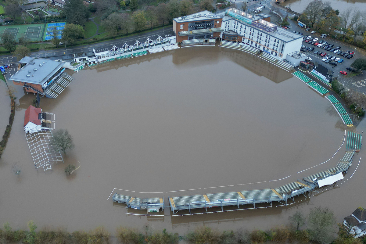 Парализовавший европейскую страну шторм открыл дорогу рекордным морозам