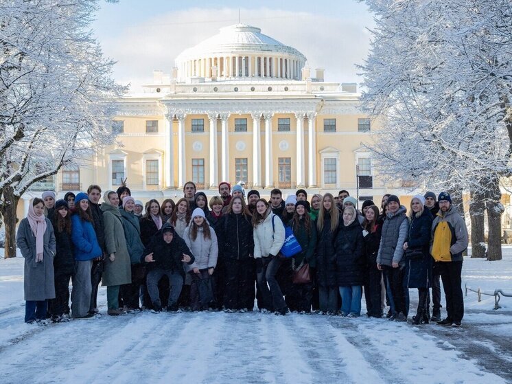 Участники псковского Сретенского бала побывали во дворцах Павловска и Царского Села
