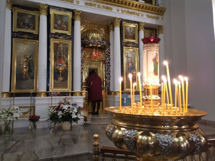 По народному календарю 18 ноября 2025 года отмечается день Ионы. Православная церковь вспоминает святителя Иону, архиепископа Новгородского, игумена Отенской пустыни. Иона рано осиротел: в три года мальчик потерял мать, в семь — отца. Его воспитала благочестивая вдова Наталья Медоварцева.