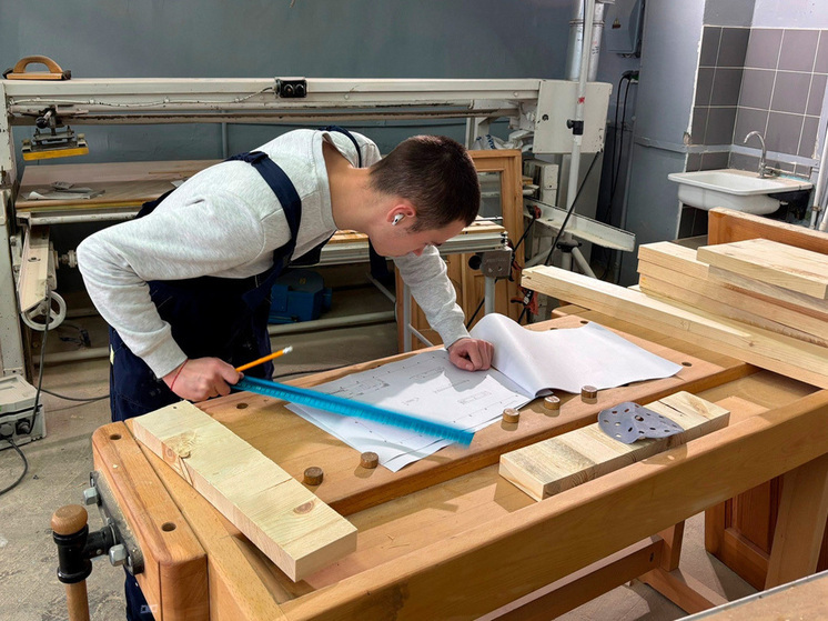 В Липецке лучшие плиточники и столяры бьются за право отправиться на федеральный конкурс