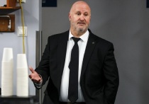 17 ноября 2025 года появилась информация, что Бенуа Гру неожиданно покинул пост главного тренера челябинского «Трактора». Официально — по семейным обстоятельствам, на деле — из-за выгорания и усталостим. Исполняющим обязанности главного тренера назначен его помощник Рафаэль Рише. Груу официально попрощался с командой и болельщиками.