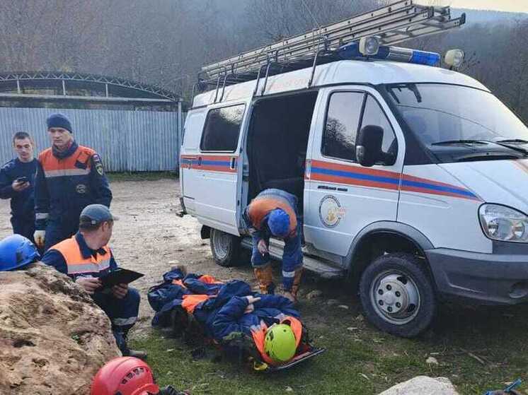 Туристку с травмой ноги эвакуировали из ущелья у поселка Мезмай