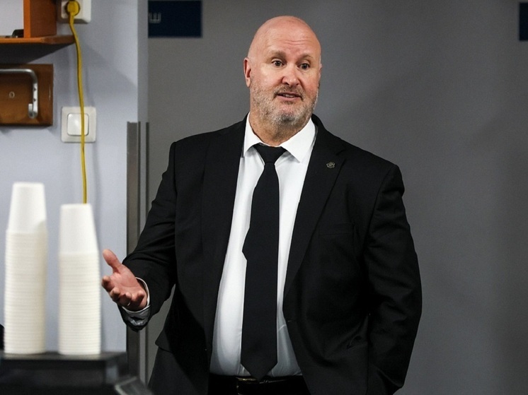 17 ноября 2025 года появилась информация, что Бенуа Гру неожиданно покинул пост главного тренера челябинского «Трактора». Официально — по семейным обстоятельствам, на деле — из-за выгорания и усталостим. Исполняющим обязанности главного тренера назначен его помощник Рафаэль Рише. Груу официально попрощался с командой и болельщиками.