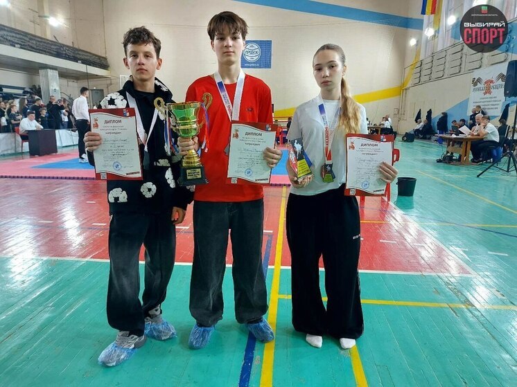 Кикбоксеры Запорожской области триумфально выступили на «Кубке Петра I» в Таганроге