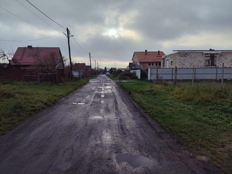 В Балтийске решили подлатать дорогу на Загородной до капитального ремонта