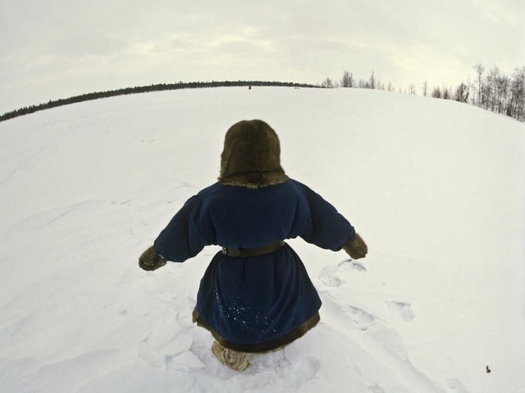 «Черная пурга» обрушилась на Норильск: школьников сносит ураганным ветром