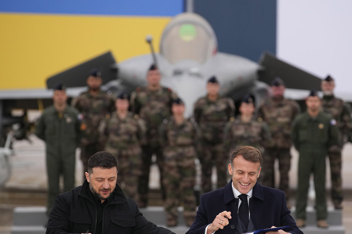 «Где деньги, Зе?»: стало ясно, кто заплатит за 100 французских «Рафалей» для Украины