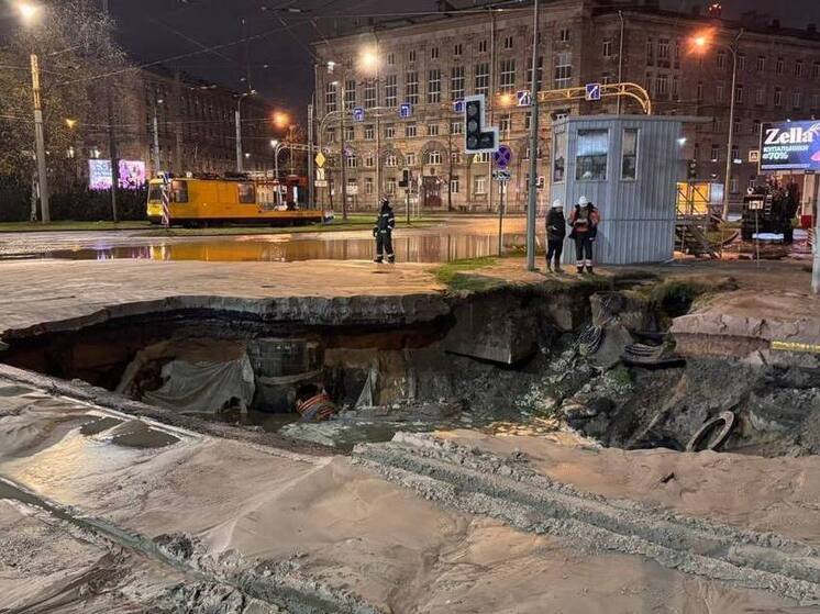 Провал асфальта у дома на Энгельса довёл подрядчика до уголовного дела