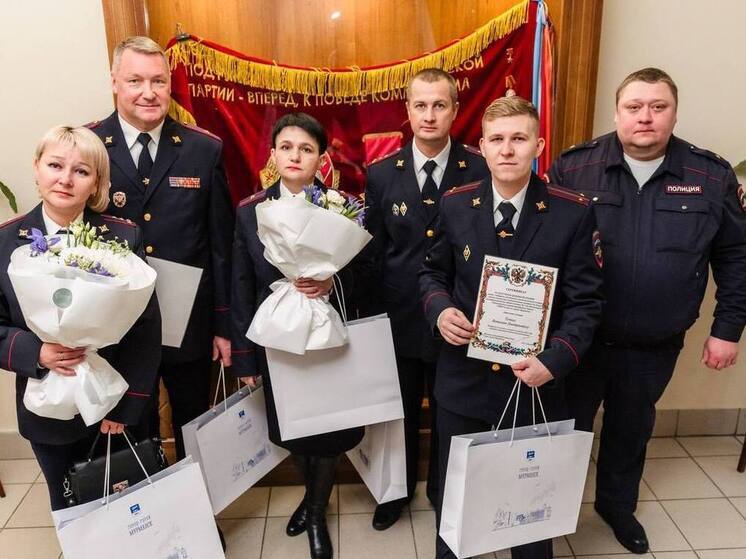 Лебедев наградил лучших участковых уполномоченных полиции Мурманска