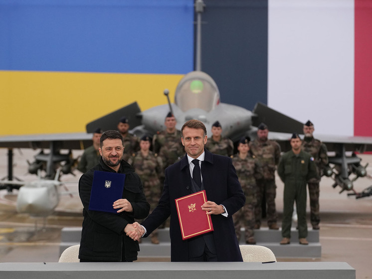 Физиогномист Петров расшифровал видео с Макроном и Зеленским на авиабазе под Парижем