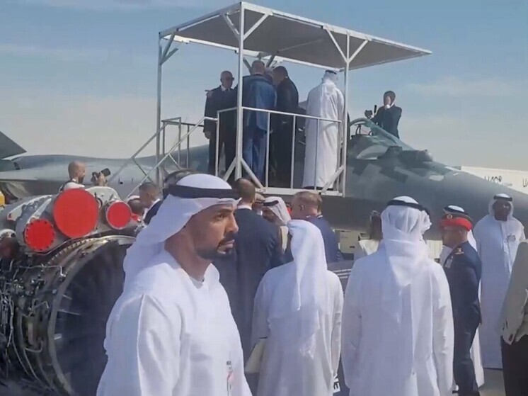 Российский Су-57Э совершил показательный полет на авиасалоне в Дубае