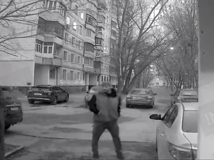 По соцсетям расходится видео расправы с припаркованными машинами в Иванове