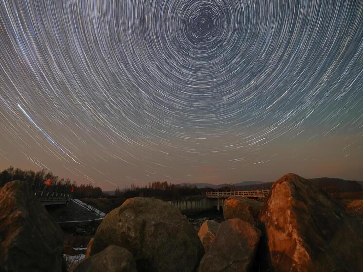 Mirror: Нострадамус предсказывал на конец 2025-го года войну, чуму и метеор