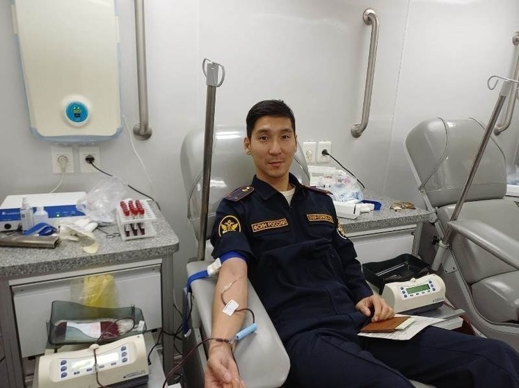 Сотрудник службы исполнения наказаний Калмыкии стал донором крови 25 раз