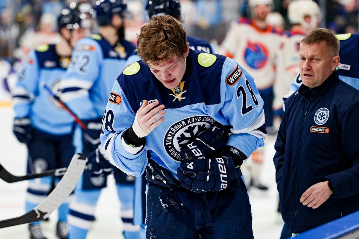 В понедельник «Сибирь» потерпела свое 13-е поражение подряд в регулярном чемпионате КХЛ, на этот раз в родных стенах от «Шанхай Дрэгонс» со счетом - 0:3