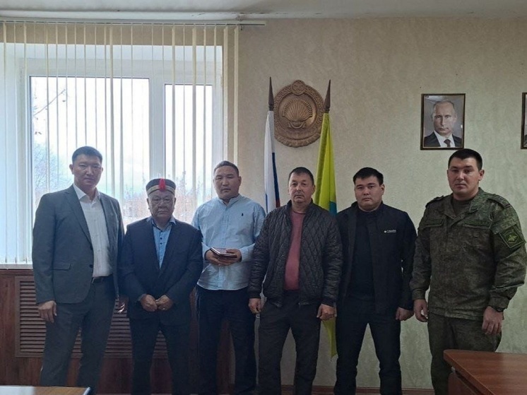 В Юстинском районе семье героя героя СВО передали орден Мужества