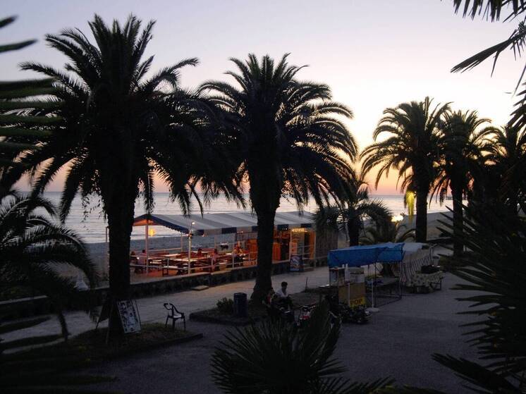 В ресторанах Абхазии с российских туристов стали брать депозиты