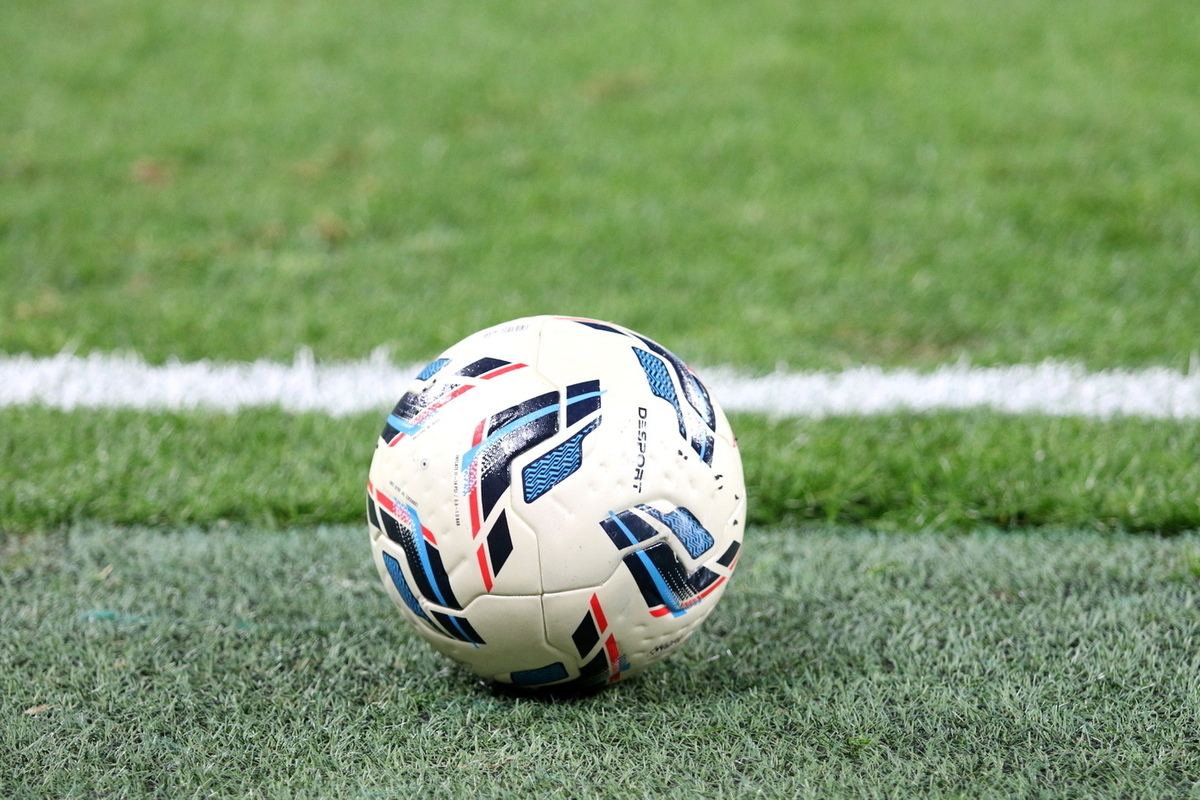 Неожиданно ключ от машины застрял во лбу экс-футболиста