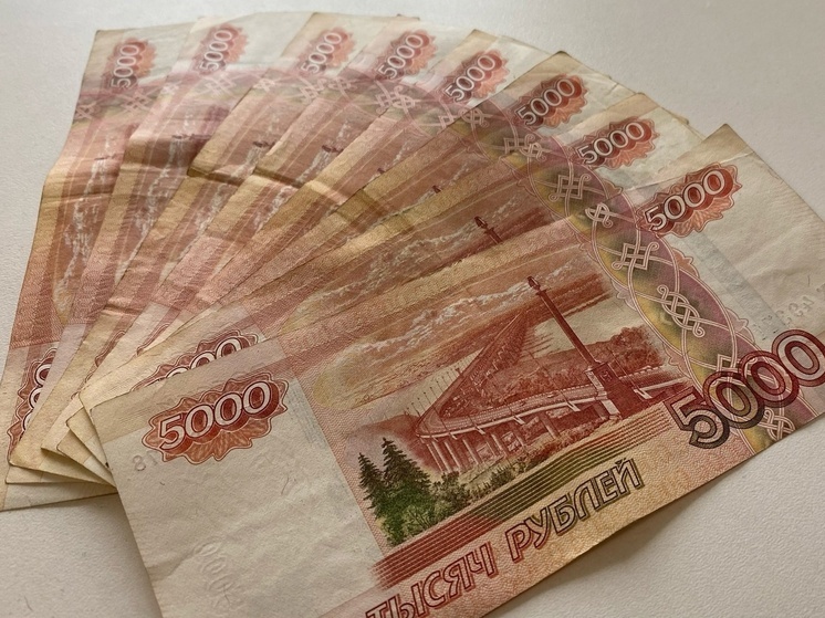 Антикварный графин начала XX века выставлен на продажу в Новосибирске за 267 тысяч