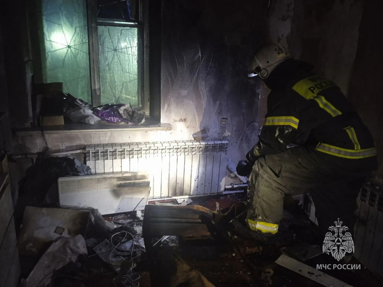 В Камне-на-Оби на пожаре в трехэтажке спасли людей