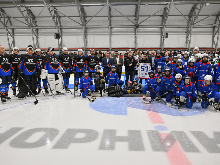 В Мончегорске открылась новая крытая ледовая арена на базе стадиона