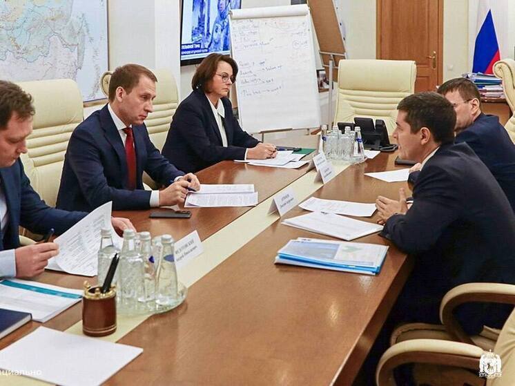 О восстановлении лесов и очистке водоемов Ямала рассказал Артюхов министру экологии РФ