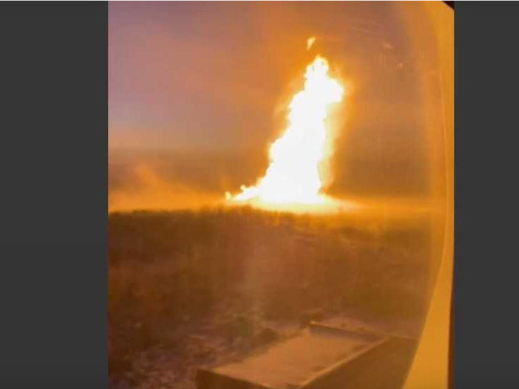 Утро для жителей поселка Ростовка началось не с кофе, а с грохота и зарева на утреннем небе