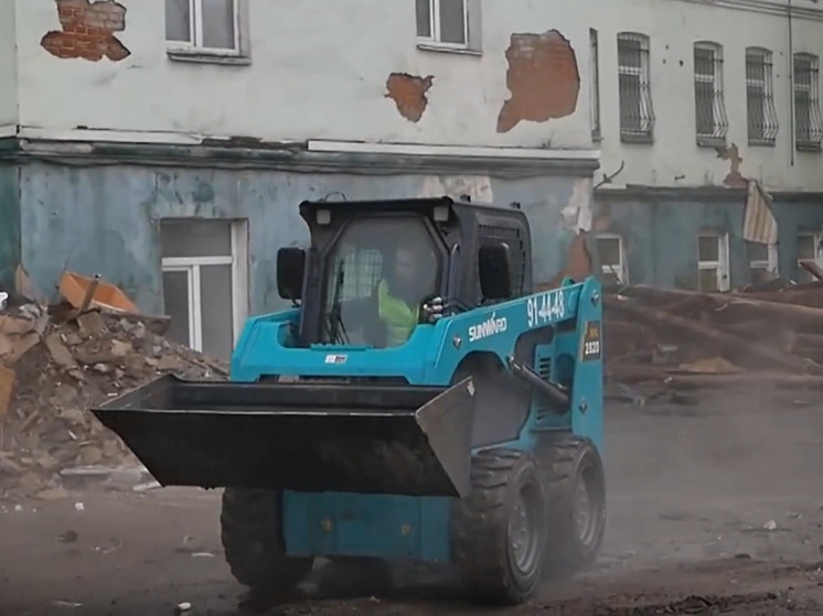 В Саратове начался снос общежития на Привокзальной площади