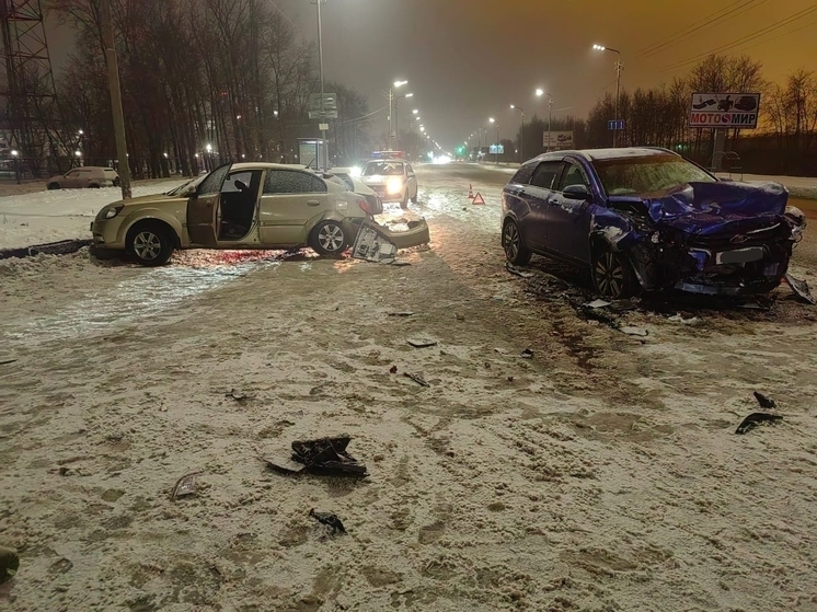 Водитель погиб при столкновении двух легковушек в Череповце