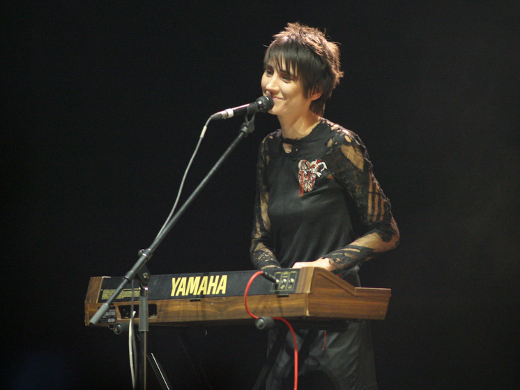 Земфира* продала свой оставшийся в России Mercedes за 3,5 млн рублей