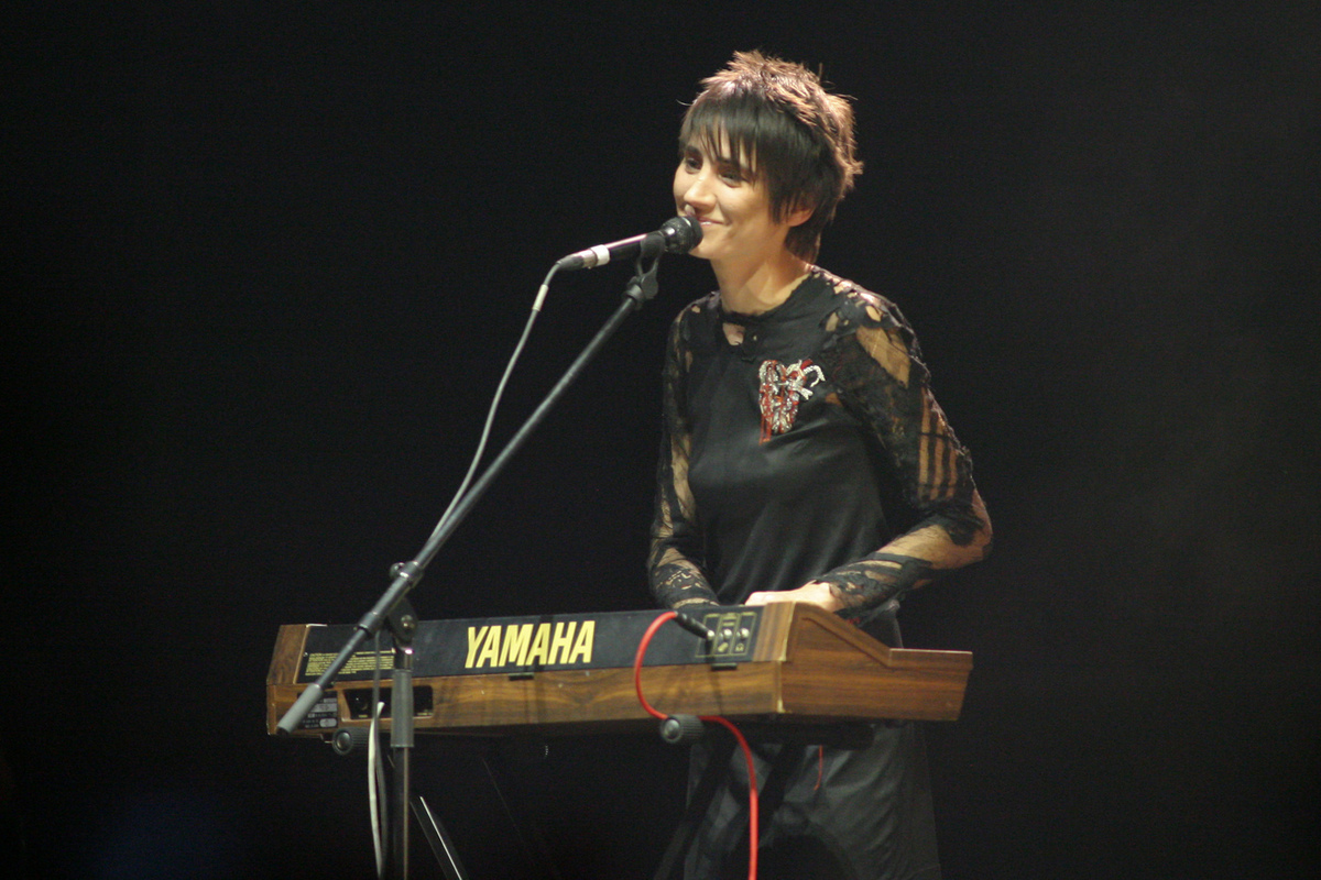 Земфира* продала свой оставшийся в России Mercedes за 3,5 млн рублей