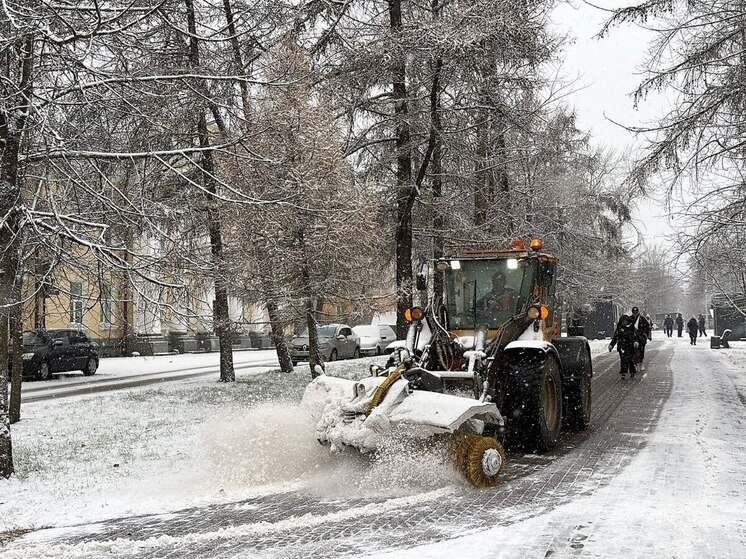 Ночной Новгород убирали от снега 29 единиц спецтехники