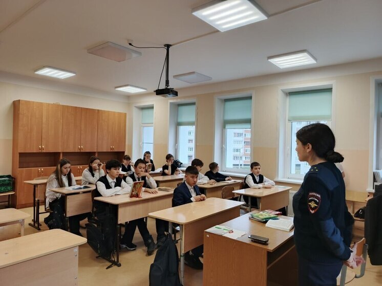 Чебоксарские школы усилили профилактику: проходит акция «Полиция и дети»