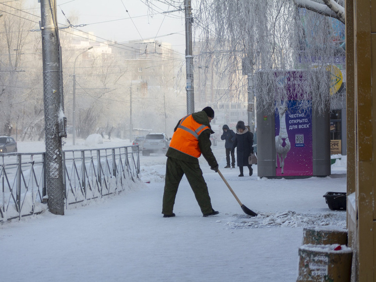 Штат зимних уборщиков Новосибирска укомплектован после повышения зарплат