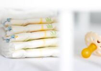 Большинство родителей стараются покончить с этим как можно скорее, но так называемые ученые, исповедующие крайне либеральную идеологию “вокизма”, утверждают, что смена подгузников должна использоваться как возможность научить детей соглашаться