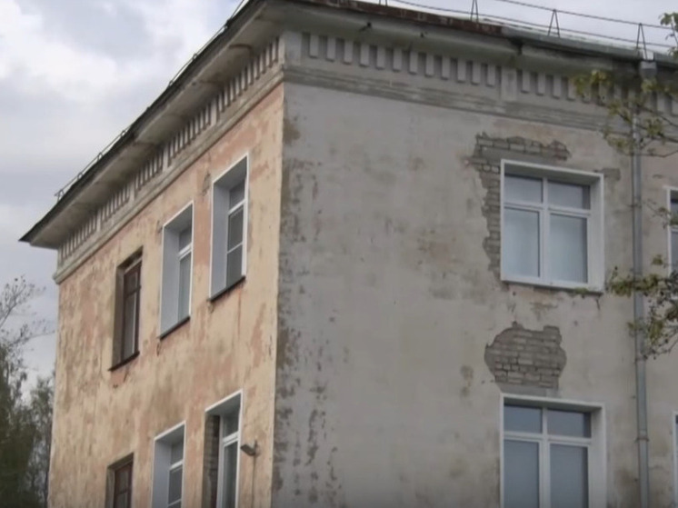 Угроза обрушения: школа No 73 в Кирове закрыта после экспертизы