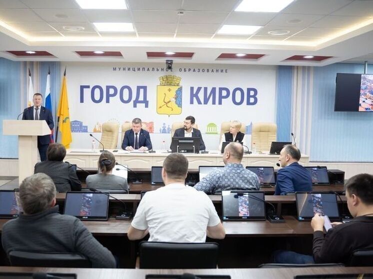 В Кирове начался вывоз опасных отходов, копившихся на улице Искры