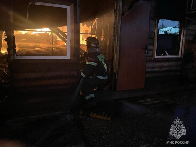 В Тлюстенхабле потушили возгорание цеха деревообработки на 500 «квадратах»