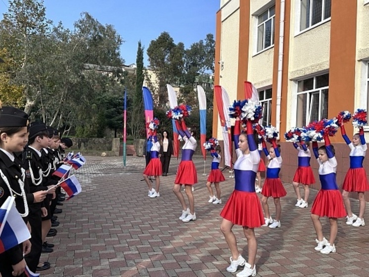 В сочинской школе открыли арт-пространство по инициативе детей