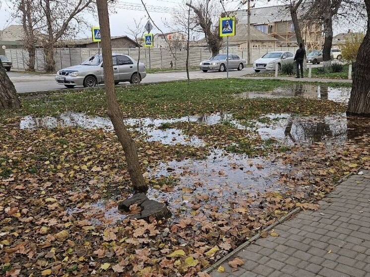 В Геническе Херсонской области на проспекте Мира произошел порыв водопровода