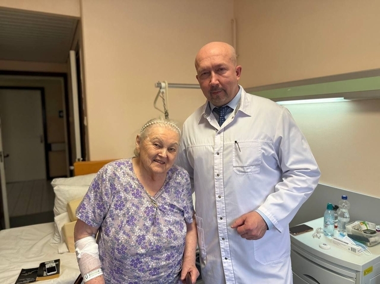 Тюменские врачи провели операцию по замене тазобедренного сустава 94‑летней пациентке