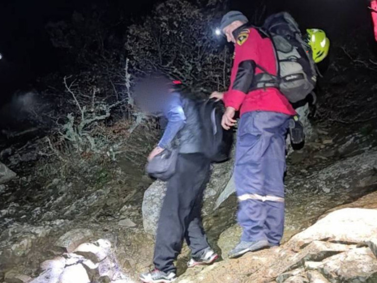 На горе Аю-Даг в Крыму спасатели помогли заблудившемуся в тумане туристу