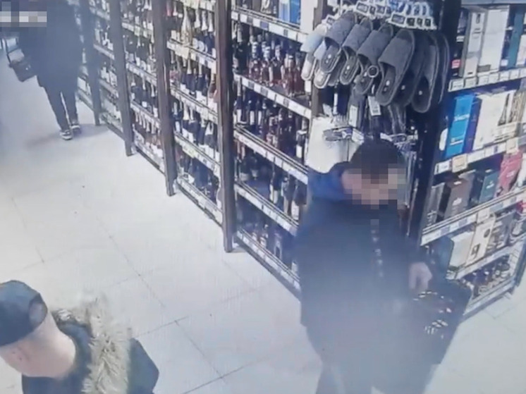 Мурманчанин ушел из супермаркета с краденными товарами