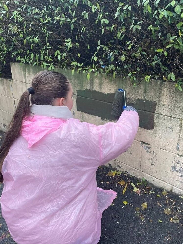 Курские волонтеры и полицейские закрасили 120 наркотических реклам