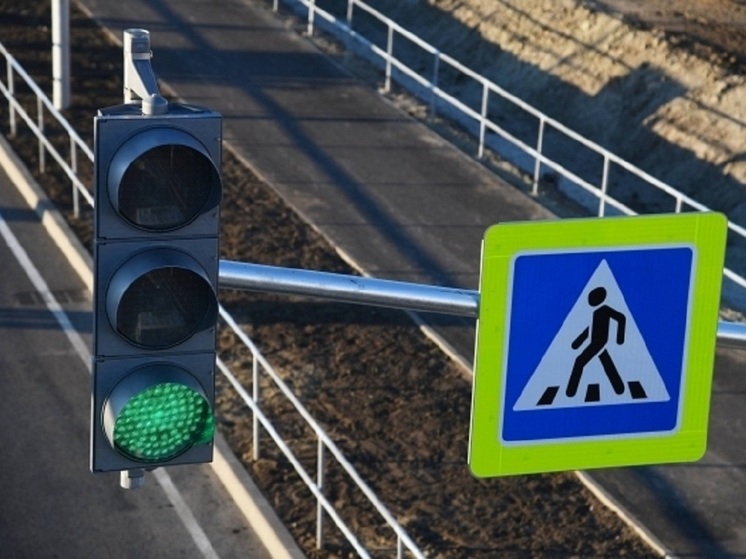 Очередное нововведение на городских дорогах вызвало бурю возмущения со стороны населения: «умные» светофоры оказались далеко не так умны