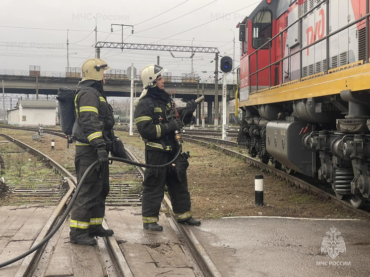 Брянские спасатели провели тренировку по ликвидации аварии на железной дороге