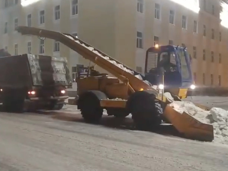 В Мурманске вывезли 2218 кубометров снега за сутки