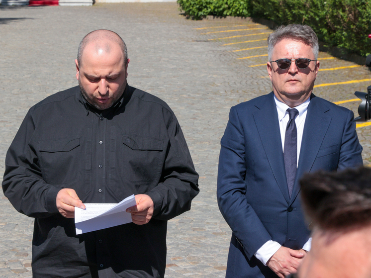 Секретарь Совета национальной безопасности и обороны (СНБО) Украины Рустем Умеров, оказавшись в эпицентре громкого коррупционного скандала, нашел убежище в США