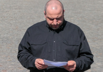 Бывший министр обороны, а ныне секретарь Совета национальной безопасности и обороны Украины (СНБО) Рустем Умеров не спешит возвращаться на Украину